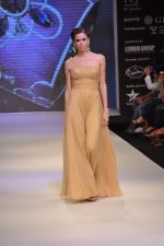 Model walks the ramp for Saboo Fine Jewels Show at IIJW Day 4 on 22nd Aug 2012 (109).JPG
